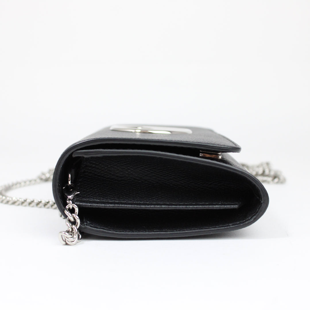 Fendi Divisa F Wallet On Chain